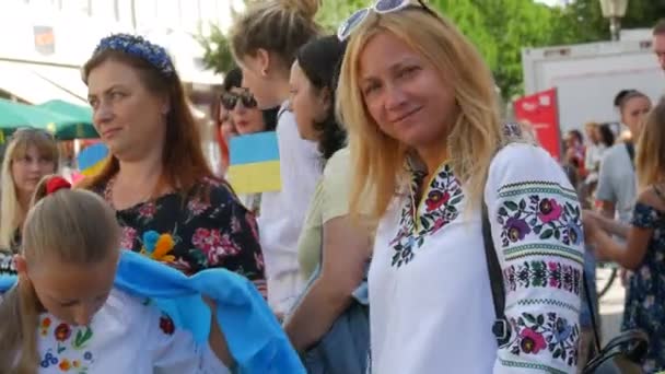 June 2022 Offenburg Germany Ukrainians National Costumes Embroidered Shirts Ukrainian — Stok video