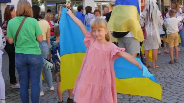 June 2022 Offenburg Germany Ukrainians Children National Costumes Embroidered Shirts — Stockvideo