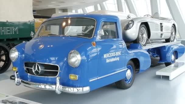 Stuttgart Germany May 2022 Mercedes Museum Old Antique Cars Showroom — 비디오
