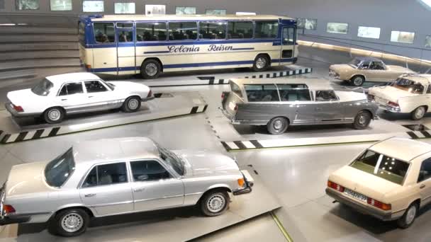 Stuttgart Germany May 2022 Mercedes Museum Old Antique Cars Showroom — 图库视频影像