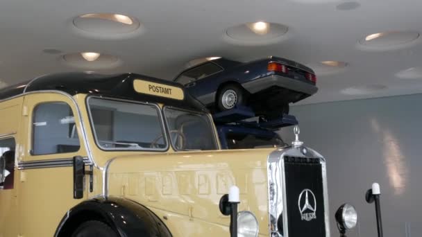 Stuttgart Germany May 2022 Mercedes Museum Old Antique Cars Showroom — Vídeo de Stock