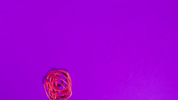 Stop Motion Animation Cute Pink Wire Flower Appearing Purple Background — Video Stock