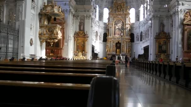 Munique Alemanha Setembro 2022 Igreja Branca Lindamente Decorada Com Estuque — Vídeo de Stock