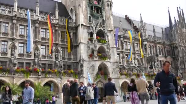 München Tyskland September 2022 Utsikt Över Den Vackra Stadshuset Marienplatz — Stockvideo