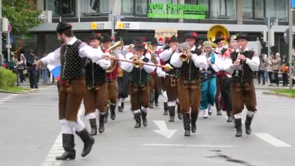 Μόναχο Γερμανία Σεπτεμβρίου 2022 Στοχευμένη Παρέλαση Άνθρωποι Εθνικές Βαυαρικές Στολές — Αρχείο Βίντεο