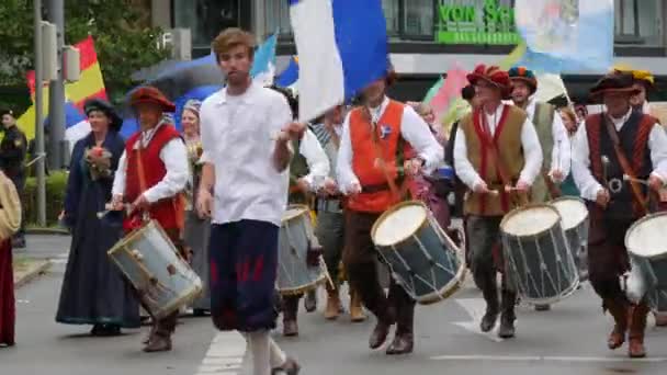 Monachium Niemcy Września 2022 Parada Kostiumów Ludzie Narodowych Bawarskich Kostiumach — Wideo stockowe