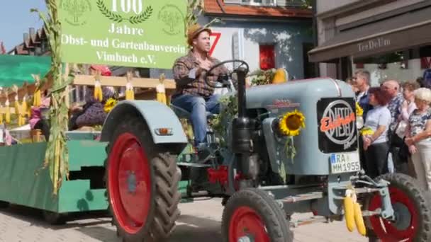 Buhl Tyskland September 2022 Plommonskördefestivalen Festlig Parad Festligt Dekorerad Traktor — Stockvideo
