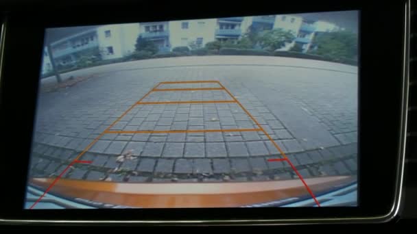 Rückwärtsfahren Mittels Rückfahrkamera Auf Dem Armaturenbrett Monitor Fahrsicherheitstechnikkonzept Rückfahrkamera Hilft — Stockvideo