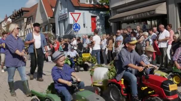 Buhl Tyskland September 2022 Plommonskördefestivalen Festlig Parad Festligt Klädda Barn — Stockvideo