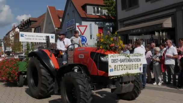 Buhl Tyskland September 2022 Plommonskördefestivalen Festlig Parad Festligt Dekorerad Traktor — Stockvideo