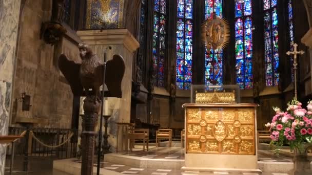 Aachen Deutschland Oktober 2022 Schöne Alte Kirchenfenster Inneren Vor Dem — Stockvideo