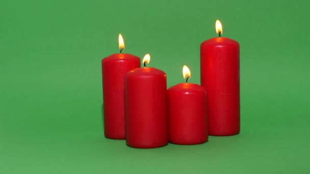 Velas Gruesas Navidad Rojas Sobre Fondo Croma Verde Llama Vela — Vídeo de stock