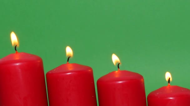 Velas Gruesas Navidad Rojas Sobre Fondo Croma Verde Llama Vela — Vídeos de Stock