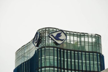 Jakarta 11 Kasım 2021, seçici odak noktasında mavi kuş taksisinin merkez ofisi yeşeriyor.