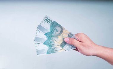 Zihin Bölümü Man Hand Endonezya 'ya seçici odak olarak 2000 Rupi verdi