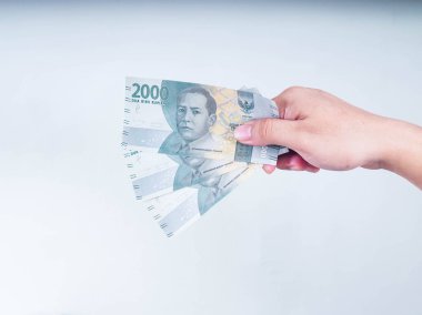 Zihin Bölümü Man Hand Endonezya 'ya seçici odak olarak 2000 Rupi verdi