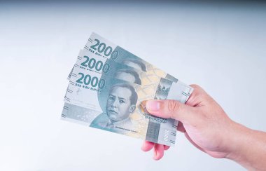 Zihin Bölümü Man Hand Endonezya 'ya seçici odak olarak 2000 Rupi verdi