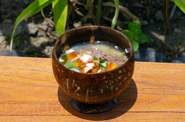 Soto Batok Javanese Naudanlihan Keitto Vihanneksia Riisiä Tarjoillaan Perinteisessä Kulhossa — kuvapankkivalokuva