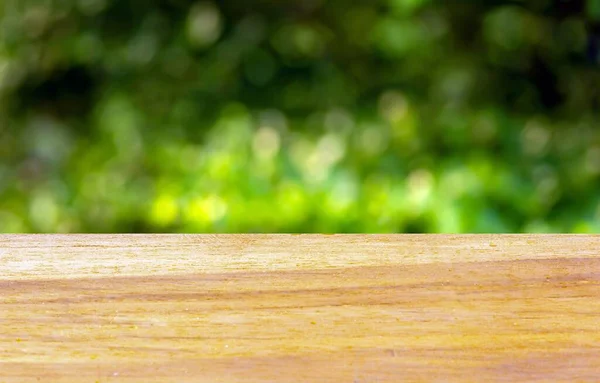 Tavola Legno Tavolo Vuoto Fronte Sfondo Verde Bokeh Visualizzazione Del — Foto Stock