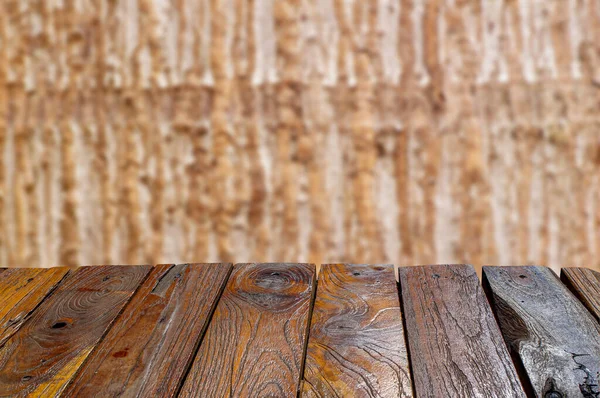 Kahverengi Ahşap Dokunun Önündeki Eski Meşe Ağacı Boş Masa — Stok fotoğraf