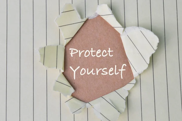 Papier Déchiré Écrit Avec Texte Protect Yourself — Photo