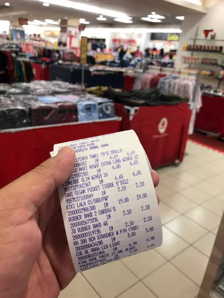 Selangor Malaysia November 2021 Hand Holding Paper Sales Receipt Blurred — Stock Photo, Image