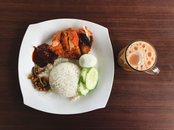 View Asian Food Called Nasi Lemak Teh Tarik — Stock Photo, Image