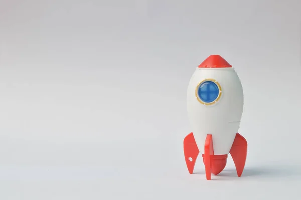Spielzeug Rakete Isoliert Auf Weißem Hintergrund — Stockfoto