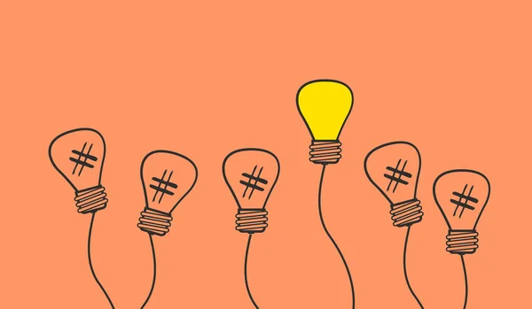 Verschiedene Glühbirnen Auf Orangefarbenem Hintergrund Innovations Und Lösungskonzept — Stockfoto