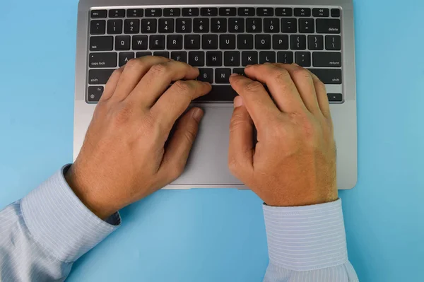 Top View Man Hand Pressing Typing Laptop Keyboard — Stock Photo, Image
