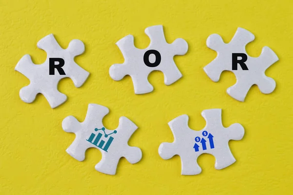 Jigsaw Puzzles Text Ror Stands Return Revenue — стоковое фото
