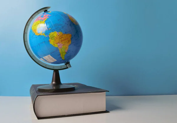 Earth Globe Book Table Copy Space Text — Stock fotografie