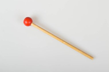 Tahta bagetler beyaz bir arkaplanda izole edilmiş.