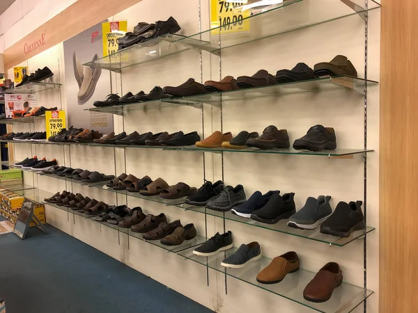Klang Malaysia 25Th August 2022 Casual Men Shoes Sandals Displayed — Photo