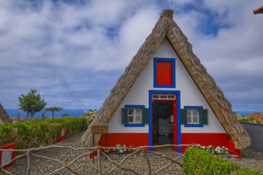 Madeira Adası Portekiz 'de güzel geleneksel bir ev. 