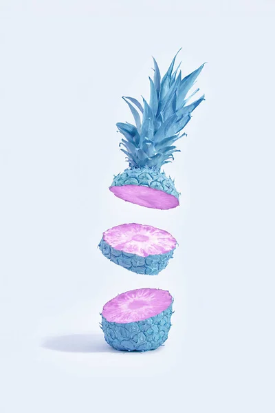 Creatief Paars Zomer Tropisch Fruitconcept Van Pastel Smakelijke Ananas Doormidden — Stockfoto