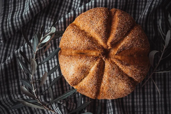 Roti Buatan Sendiri Yang Baru Saja Diambil Dari Kerak Oven — Stok Foto