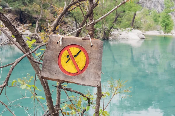 ダイビングサインなし 山川でのダイビングを禁止する標識 — ストック写真