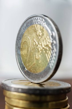 İki euro bozuk para, yakın plan görüntü..