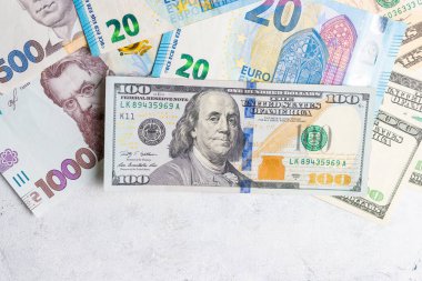 Farklı para birimleri, dolar, avro ve Hryvnia banknotları, para.