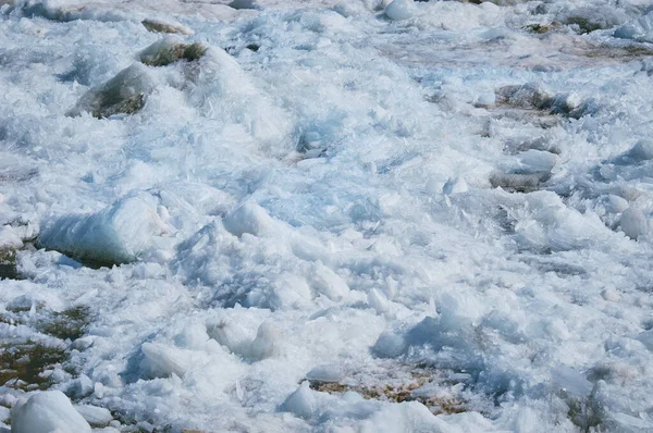 Eisschmelze Auf Dem Fluss Frühling Eisdriftzeit Natürliche Struktur Nadeln Der — Stockfoto