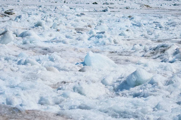 氷の破片からの背景 氷の質感 川の上の春 — ストック写真