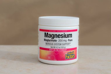 Huzurlu uyku ve kas gevşemesini teşvik eden Magnezyum Bisglisinat Toz Kavanozu - Batum, Georgia, Şubat 2022