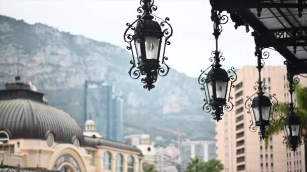 Kasino Monte Carlo Budova Velkými Kovovými Lucernami Monaku Zblízka Pohled — Stock video