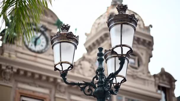 Casino Monte Carlo Edificio Con Grandes Linternas Metálicas Mónaco Vista — Vídeo de stock