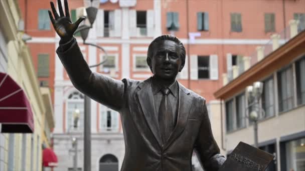 Sanremo Italy 2021年9月14日 Mike Bonjiorno Allegria雕像 位于市中心 — 图库视频影像