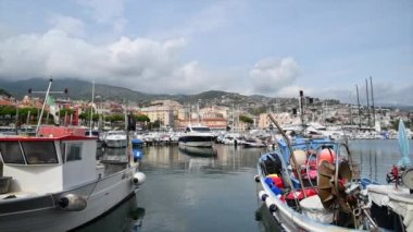 İtalya 'nın Sanremo şehrinde tekne ve yatlar