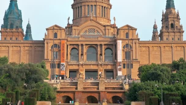 Barcelona Spagna Giugno 2021 Palazzo Nazionale Persone Giardini Fronte Esso — Video Stock