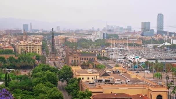 Barcelona Ισπανια Ιουνιου 2021 Θαλάσσιο Λιμάνι Συννεφιασμένο Καιρό Μνημείο Κολόμβου — Αρχείο Βίντεο