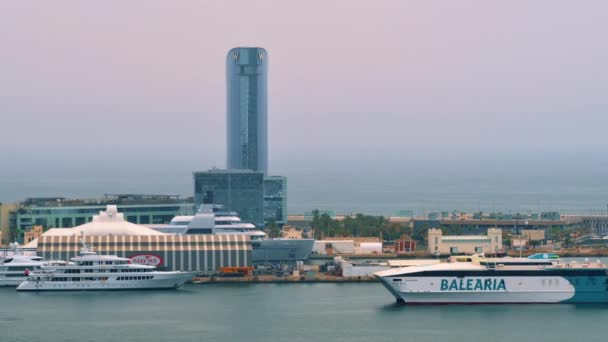 Barcelona Spanje Juni 2021 Moving Yacht Ferryboat Sea Port View — Stockvideo